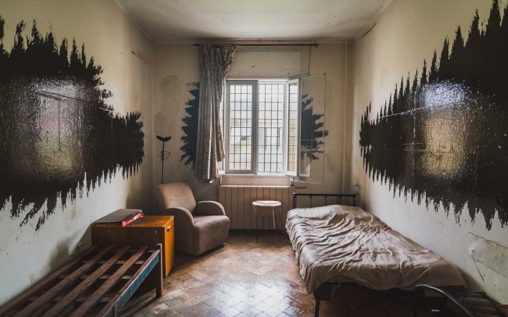 Taches noires et murs humides : que peut faire votre assurance ?