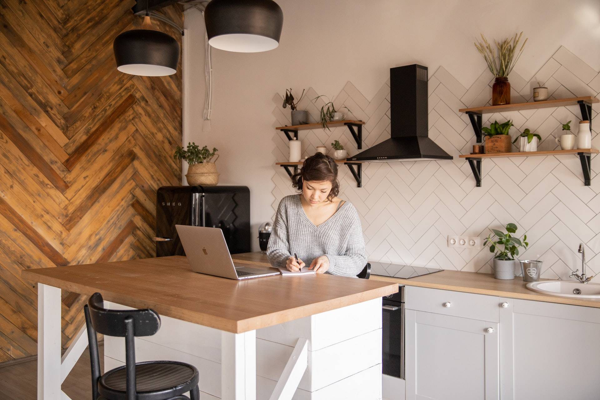 découvrez des astuces efficaces pour réduire le coût de votre assurance habitation sans compromettre votre couverture. comparez les offres, optimisez vos garanties et trouvez les meilleures solutions pour alléger votre budget tout en protégeant votre maison.